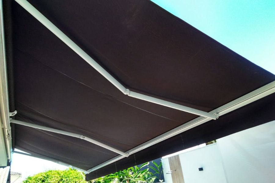 Toldo-com-braço-articulado-automático-ou-manuals-master-toldos-2